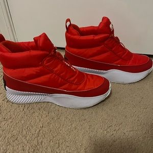 Sorel Out and About Puffy Size 8